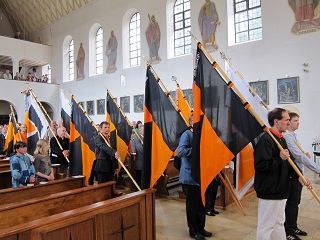 Foto vom feierlichen Einzug in die Kirche St. Wolfgang